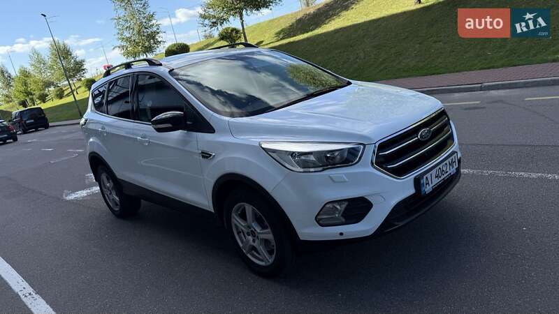 Внедорожник / Кроссовер Ford Kuga 2017 в Киеве