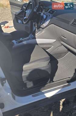 Внедорожник / Кроссовер Ford Kuga 2010 в 