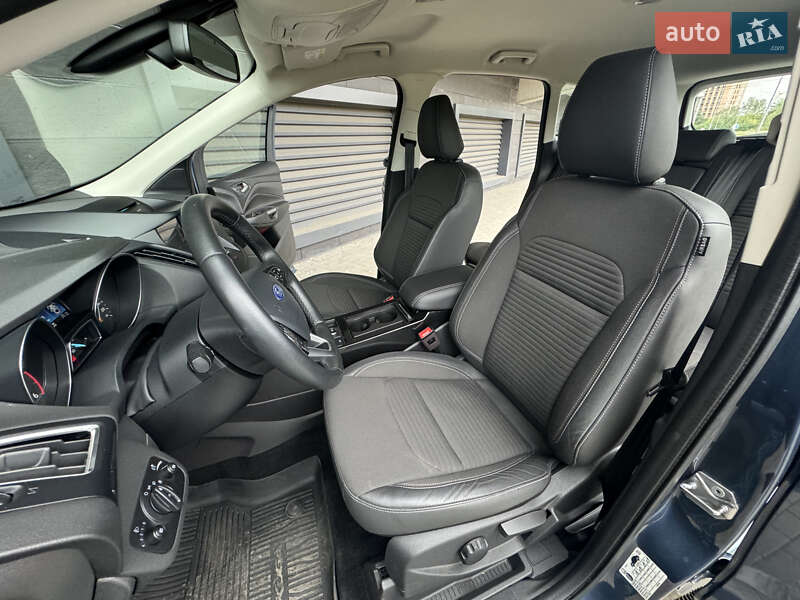 Внедорожник / Кроссовер Ford Kuga 2019 в Киеве