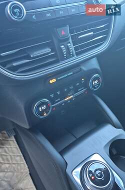Внедорожник / Кроссовер Ford Kuga 2022 в 