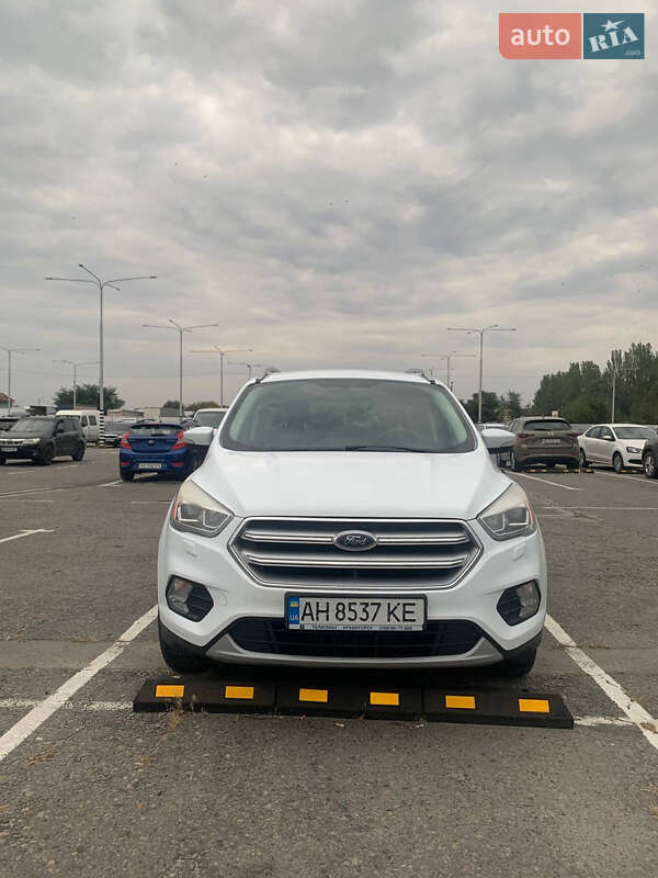 Внедорожник / Кроссовер Ford Kuga 2017 в Днепре