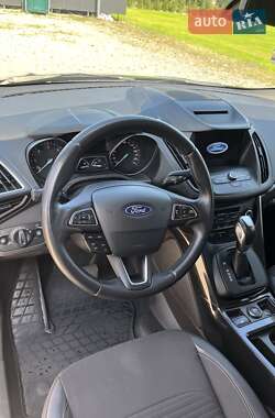 Внедорожник / Кроссовер Ford Kuga 2019 в 
