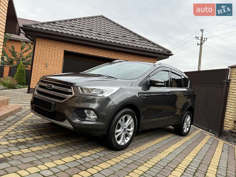 Внедорожник / Кроссовер Ford Kuga 2019 в 