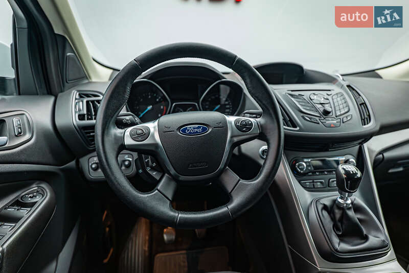 Внедорожник / Кроссовер Ford Kuga 2016 в Киеве