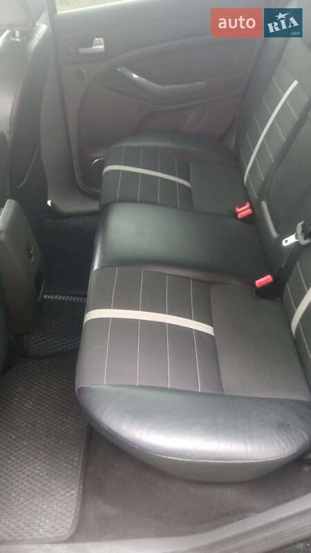 Внедорожник / Кроссовер Ford Kuga 2010 в Стрые