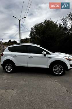 Внедорожник / Кроссовер Ford Kuga 2012 в 