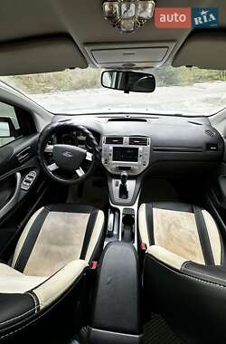Внедорожник / Кроссовер Ford Kuga 2012 в 