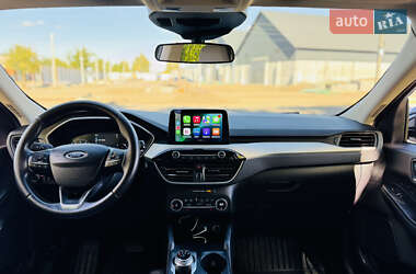 Позашляховик / Кросовер Ford Kuga 2021 в 
