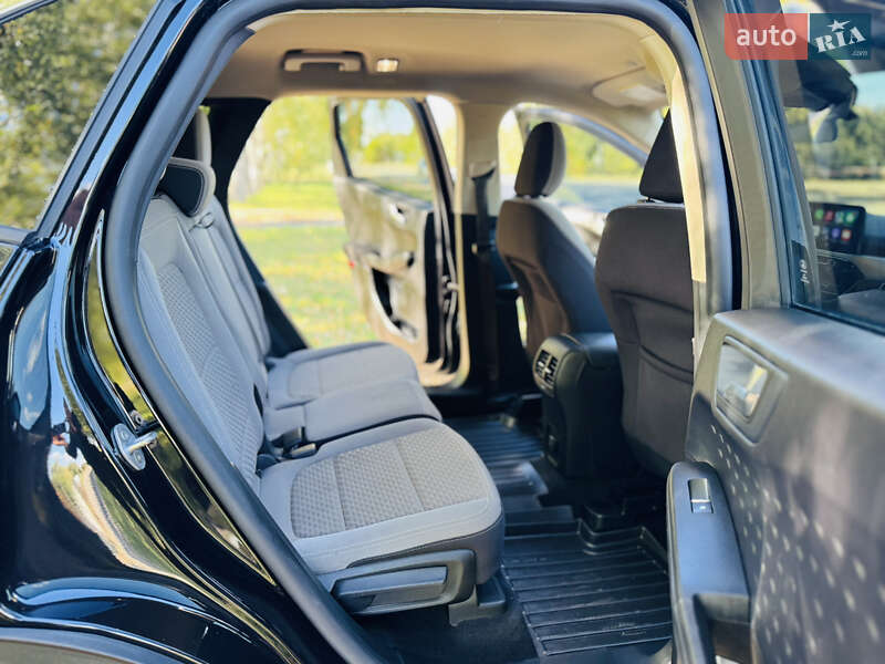 Внедорожник / Кроссовер Ford Kuga 2021 в Ромнах