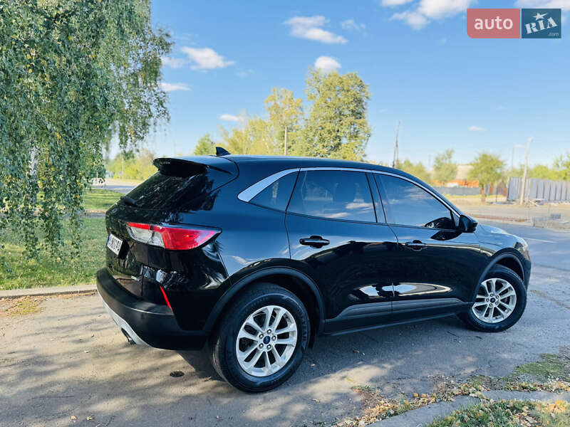 Внедорожник / Кроссовер Ford Kuga 2021 в Ромнах