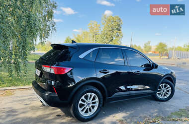 Позашляховик / Кросовер Ford Kuga 2021 в 