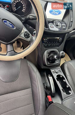 Позашляховик / Кросовер Ford Kuga 2016 в 