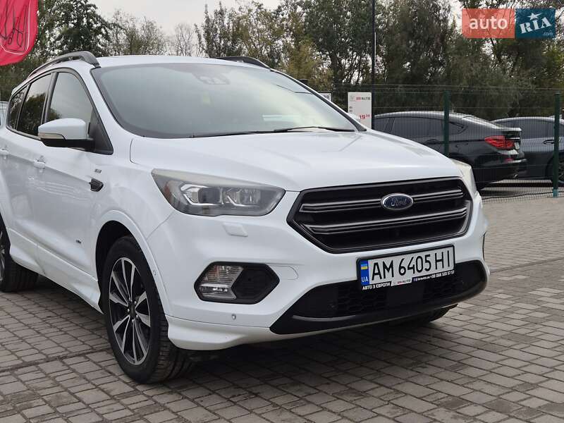 Внедорожник / Кроссовер Ford Kuga 2017 в Бердичеве