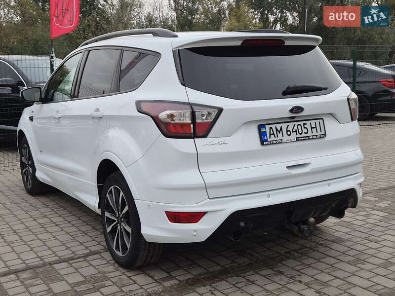Внедорожник / Кроссовер Ford Kuga 2017 в Бердичеве