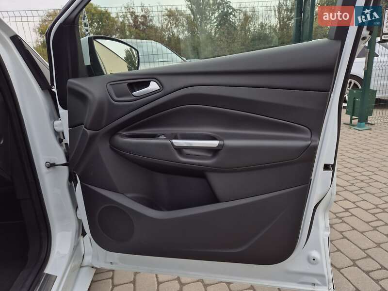 Внедорожник / Кроссовер Ford Kuga 2017 в Бердичеве