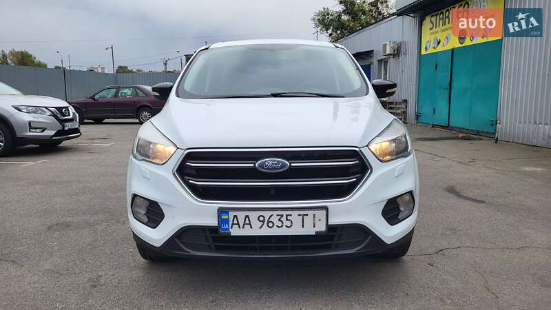 Внедорожник / Кроссовер Ford Kuga 2017 в Киеве
