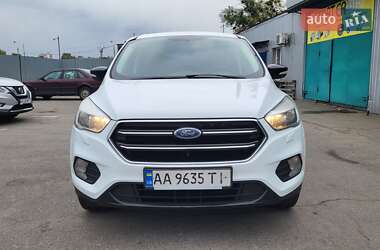 Внедорожник / Кроссовер Ford Kuga 2017 в 