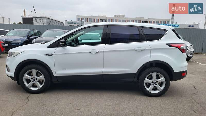 Внедорожник / Кроссовер Ford Kuga 2017 в Киеве