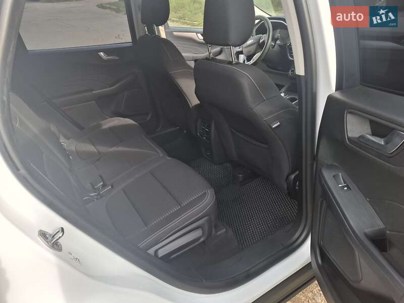 Внедорожник / Кроссовер Ford Kuga 2021 в Киеве