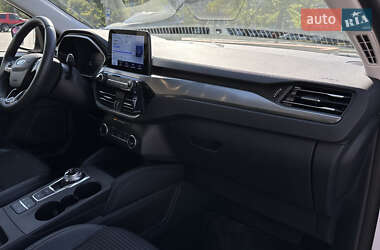 Внедорожник / Кроссовер Ford Kuga 2021 в 