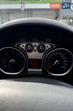 Внедорожник / Кроссовер Ford Kuga 2012 в 