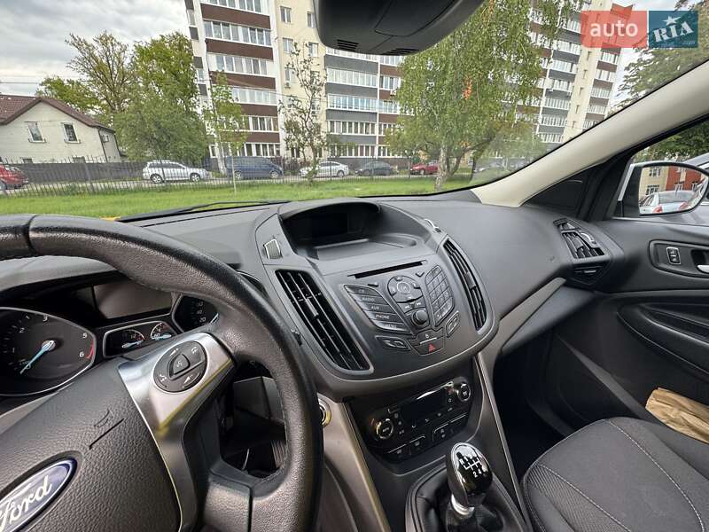Внедорожник / Кроссовер Ford Kuga 2016 в Ирпене