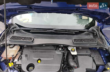 Внедорожник / Кроссовер Ford Kuga 2014 в 