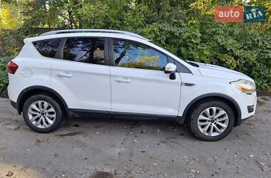Позашляховик / Кросовер Ford Kuga 2010 в  фото 6 Позашляховик / Кросовер Ford Kuga 2010 в