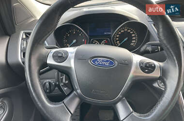 Внедорожник / Кроссовер Ford Kuga 2014 в 