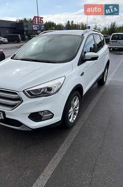 Внедорожник / Кроссовер Ford Kuga 2019 в 