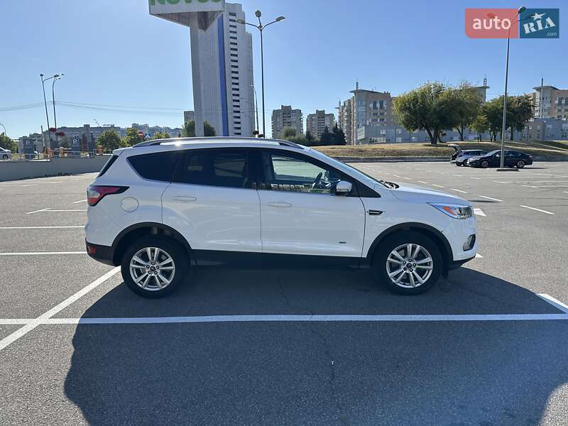 Внедорожник / Кроссовер Ford Kuga 2016 в Киеве