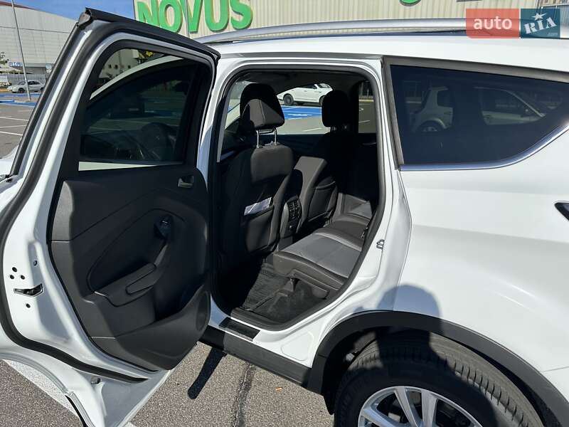 Внедорожник / Кроссовер Ford Kuga 2016 в Киеве