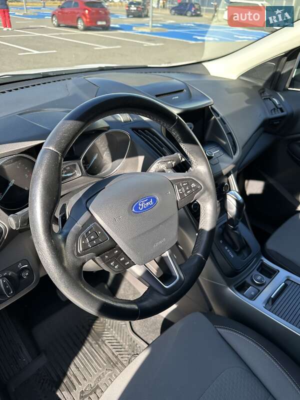 Внедорожник / Кроссовер Ford Kuga 2016 в Киеве