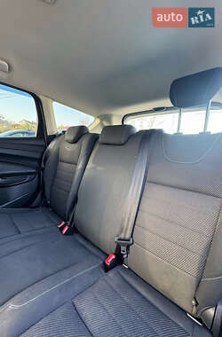 Внедорожник / Кроссовер Ford Kuga 2013 в 