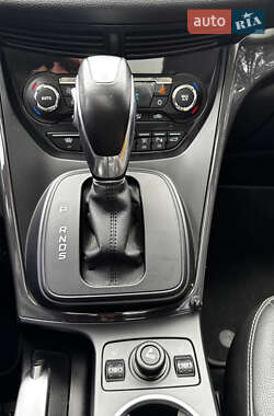 Внедорожник / Кроссовер Ford Kuga 2015 в 