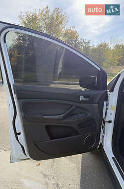 Внедорожник / Кроссовер Ford Kuga 2011 в 