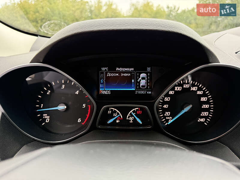 Внедорожник / Кроссовер Ford Kuga 2016 в Кременце