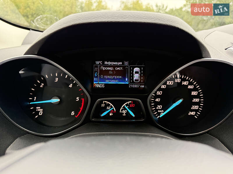 Внедорожник / Кроссовер Ford Kuga 2016 в Кременце