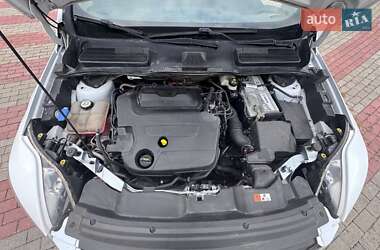 Внедорожник / Кроссовер Ford Kuga 2012 в  фото 12 Внедорожник / Кроссовер Ford Kuga 2012 в