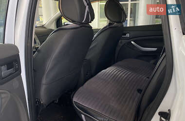 Внедорожник / Кроссовер Ford Kuga 2010 в 