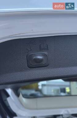 Позашляховик / Кросовер Ford Kuga 2013 в  фото 4 Позашляховик / Кросовер Ford Kuga 2013 в