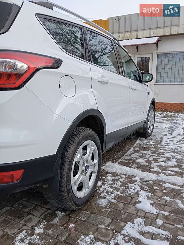 Внедорожник / Кроссовер Ford Kuga 2017 в Моршине