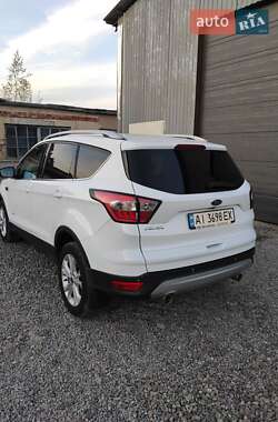 Внедорожник / Кроссовер Ford Kuga 2016 в 