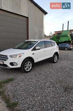 Внедорожник / Кроссовер Ford Kuga 2016 в 