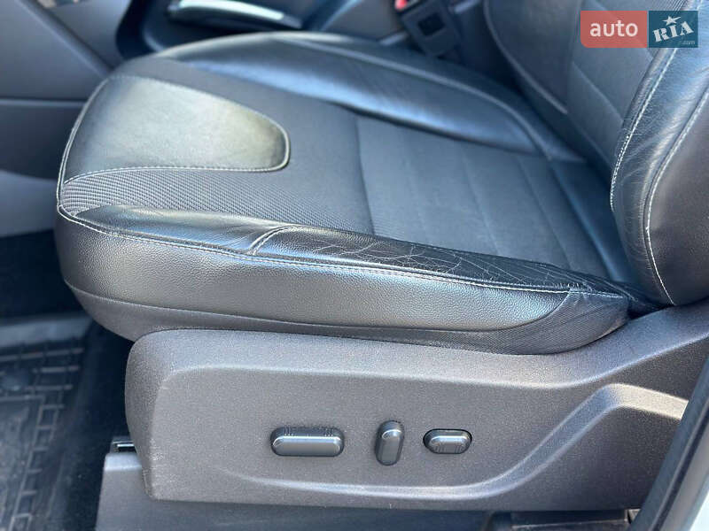 Внедорожник / Кроссовер Ford Kuga 2016 в Днепре