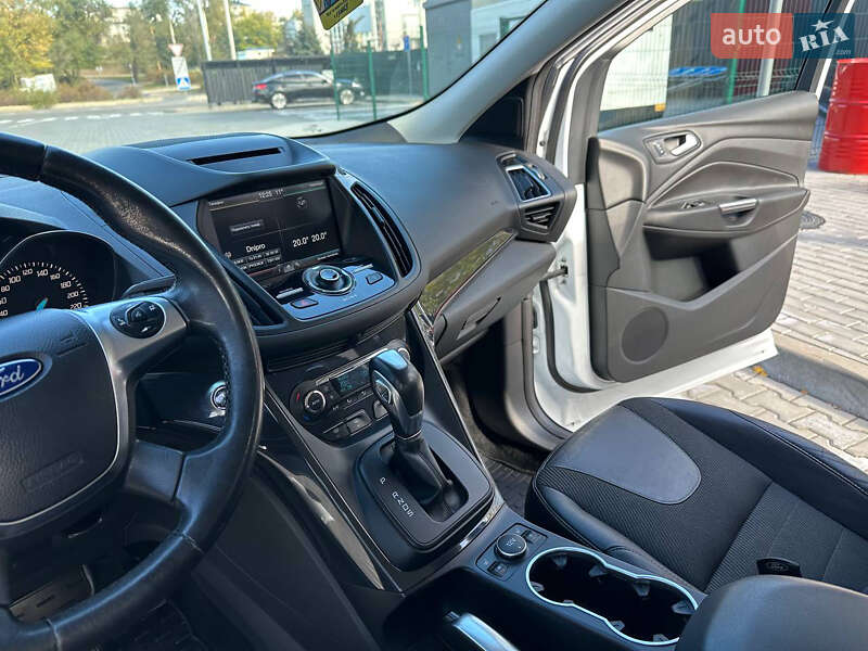 Внедорожник / Кроссовер Ford Kuga 2016 в Днепре