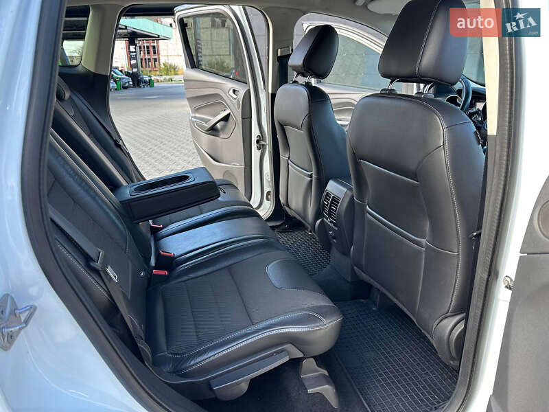 Внедорожник / Кроссовер Ford Kuga 2016 в Днепре
