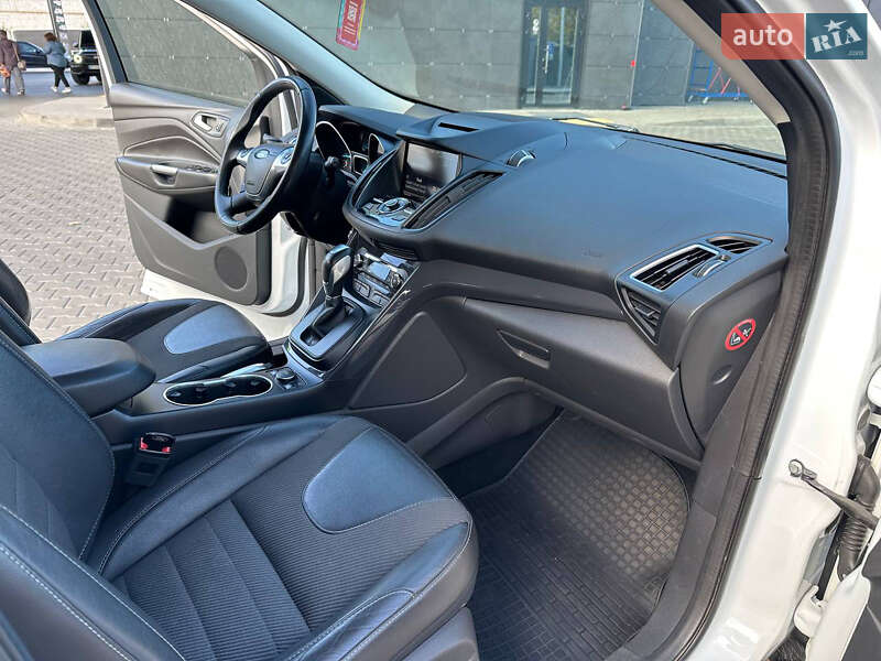 Внедорожник / Кроссовер Ford Kuga 2016 в Днепре