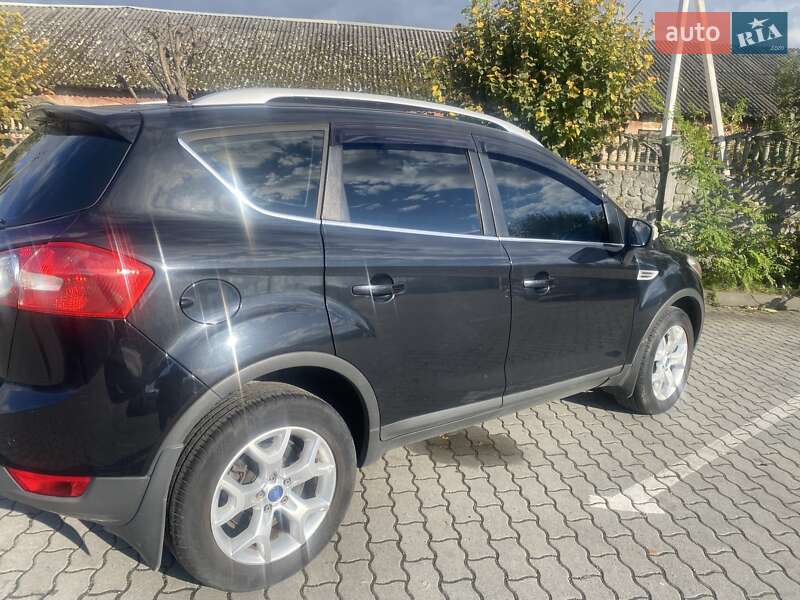 Внедорожник / Кроссовер Ford Kuga 2012 в 