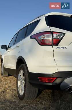 Внедорожник / Кроссовер Ford Kuga 2016 в 